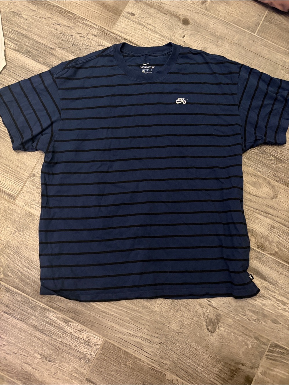 Nike Men’s Navy and Black Striped Short-Sleeve Tee